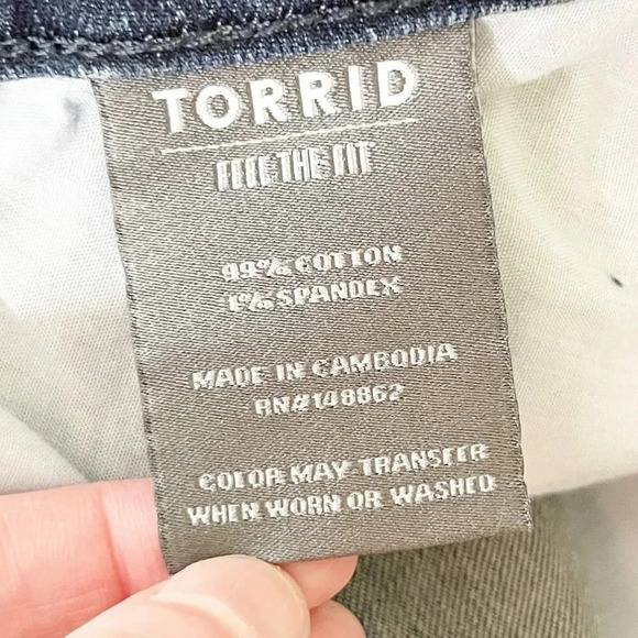 Torrid Dark Wash High Rise Raw Hem Boyfriend Cropped Jeans Women's Plus Size 24 - Picture 7 of 8